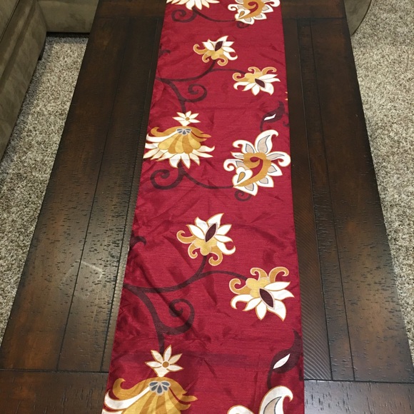 RECTANGLE POLYESTER / SATIN REVERSABLE TABLE RUNNER 14” W X 70”L - Picture 4 of 5
